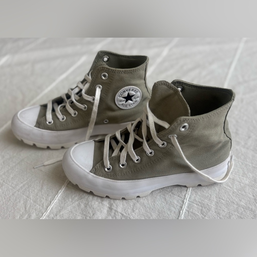 Converse Chuck Taylor Shoes Women’s Size 7.5